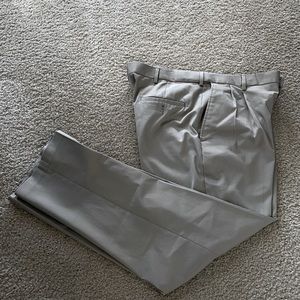 HAGGAR Dress Pant | Pleated | size 36x32 | Khaki